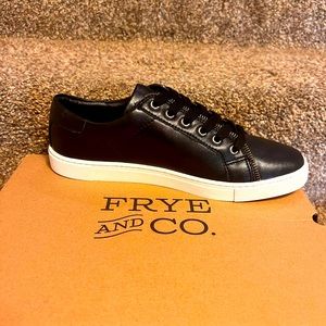 New in Box Frye & Co. Sindy Moto Low Leather Sneaker Sz 9